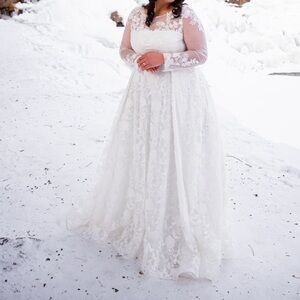 Elegant White Lace Wedding Dress with Sheer Long Sleeves